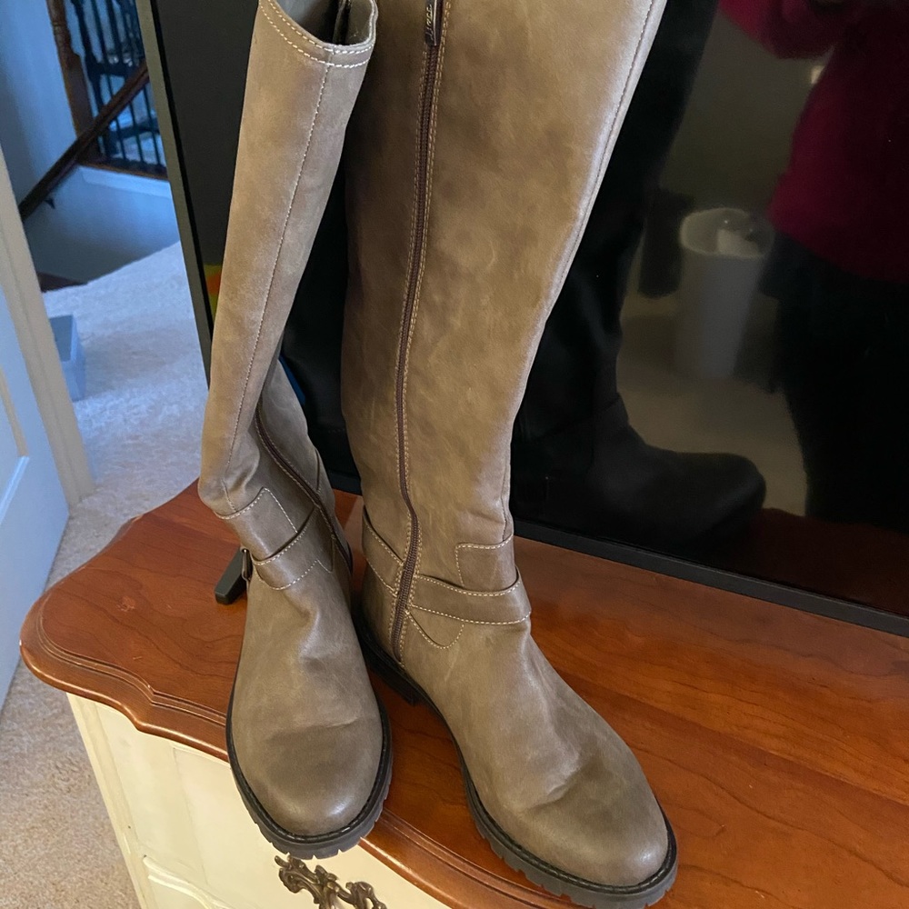 Boots - Picture 2 of 2